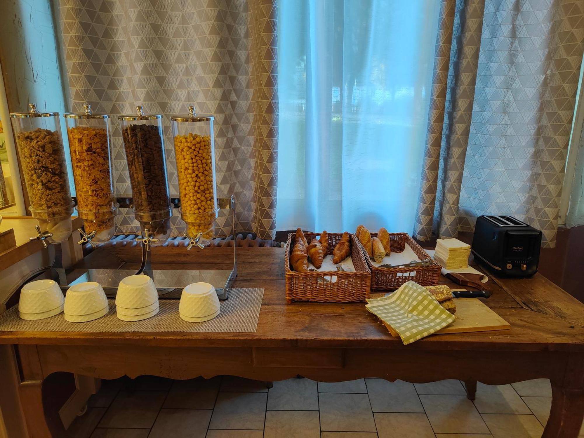 Hotel Au Val Dore La Bourboule Eksteriør billede
